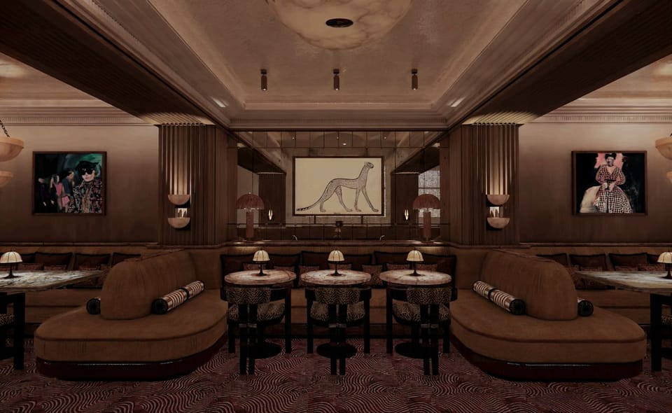 Salon du restaurant : banquettes, guéridons de marbre et fresque au guépard